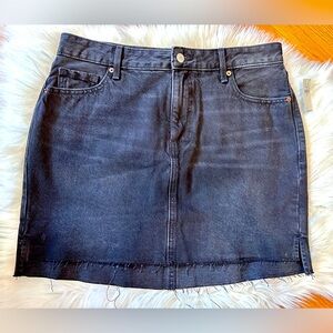 Black denim raw hem skirt Old Navy slight distressed NEW NWT sz 10 Rodeo ready!